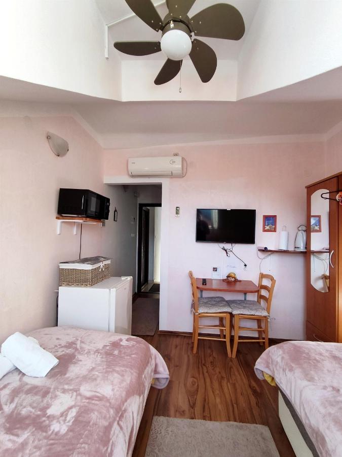 House Ina Ston Hotel Luaran gambar